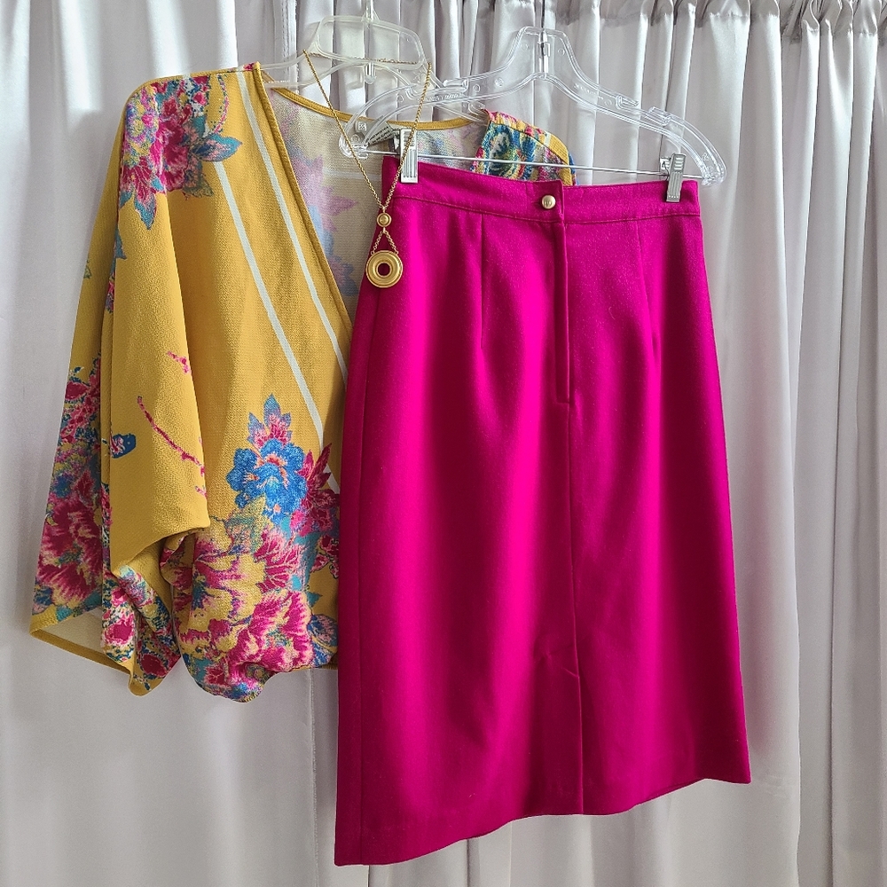 Magenta 100% Wool skirt Size Small